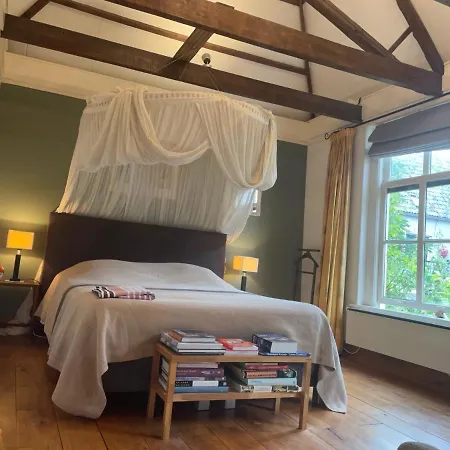 Semesterbostad Apple Tree - Charming At Beautiful Canal In Our Idyllic Garden *