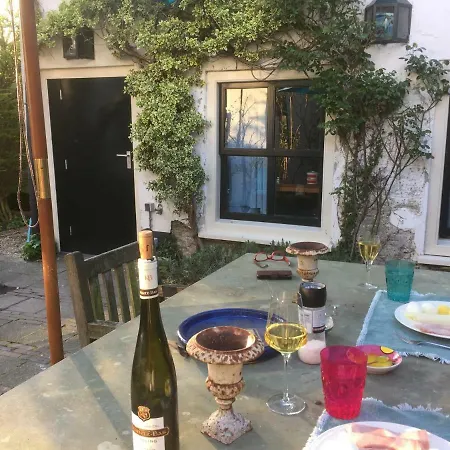 Semesterbostad Apple Tree - Charming At Beautiful Canal In Our Idyllic Garden Gouda