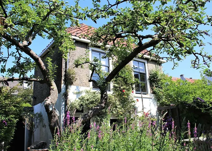 Casa de Férias Apple Tree - Charming At Beautiful Canal In Our Idyllic Garden Gouda
